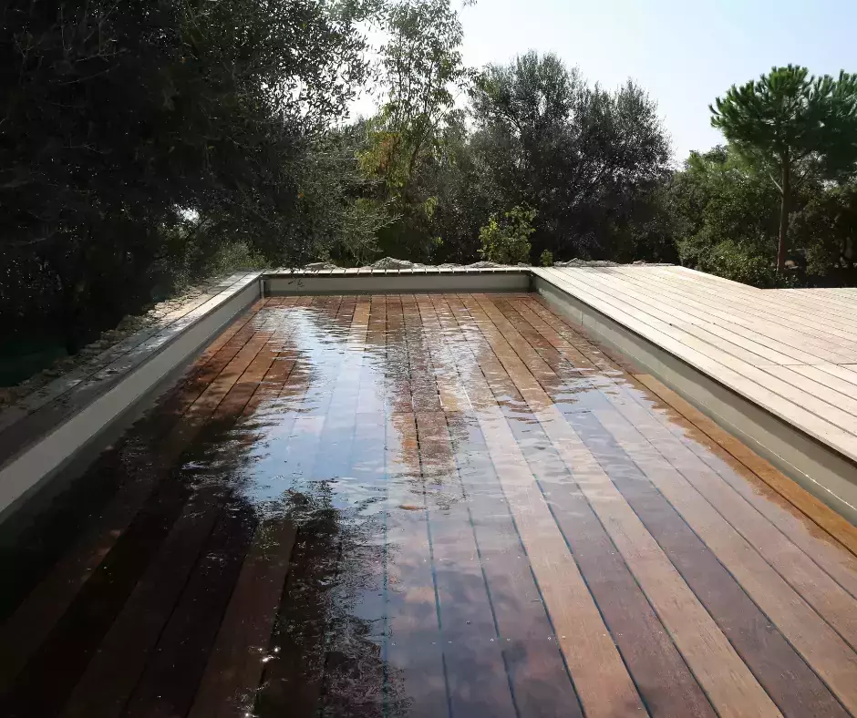  À Porto-Vecchio, notre équipe a intégré une piscine à fond mobile, repoussant les limites de l'innovation pour créer un espace aquatique fonctionnel et esthétique.