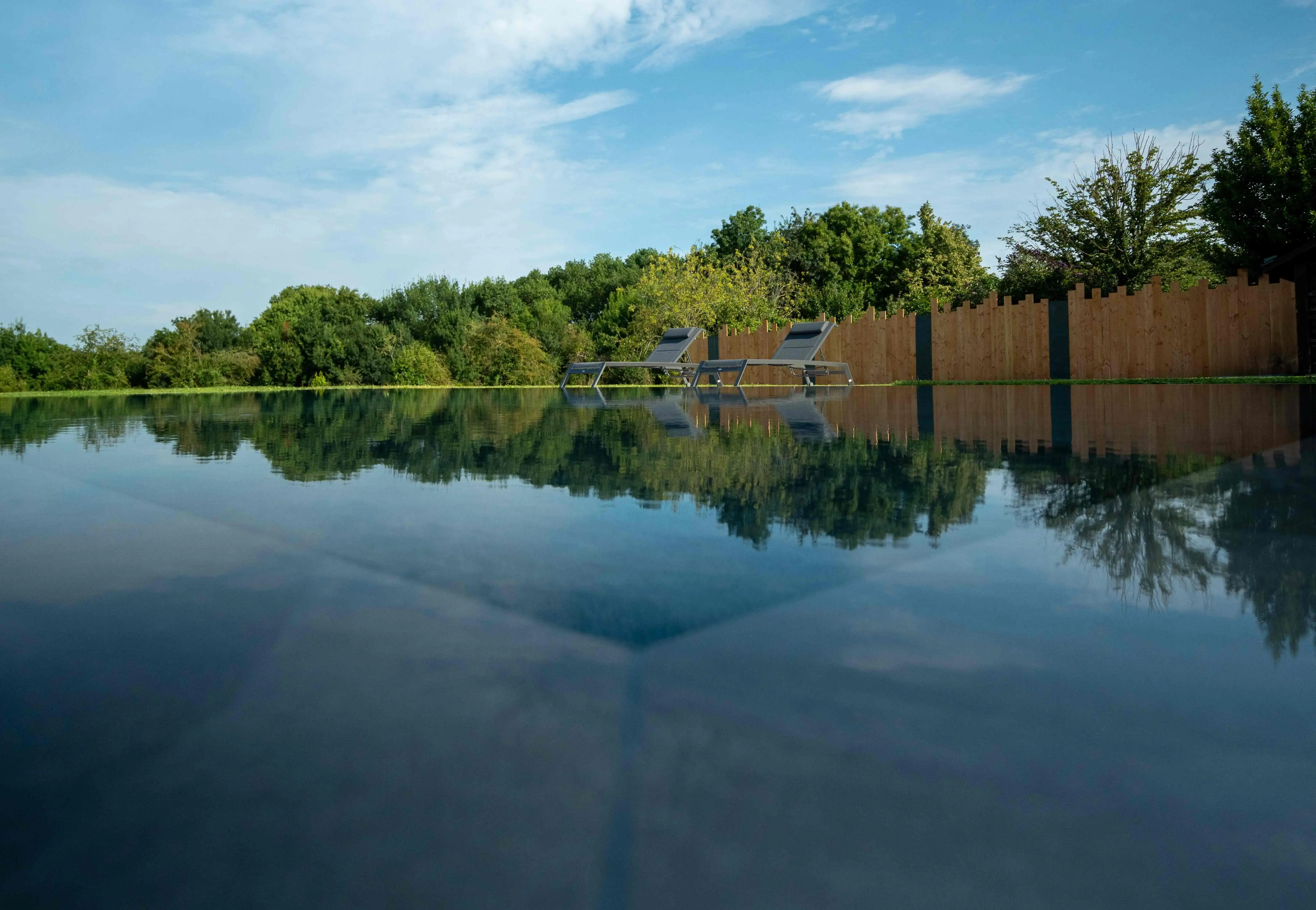 Piscine miroir & maison contemporaine Angers
