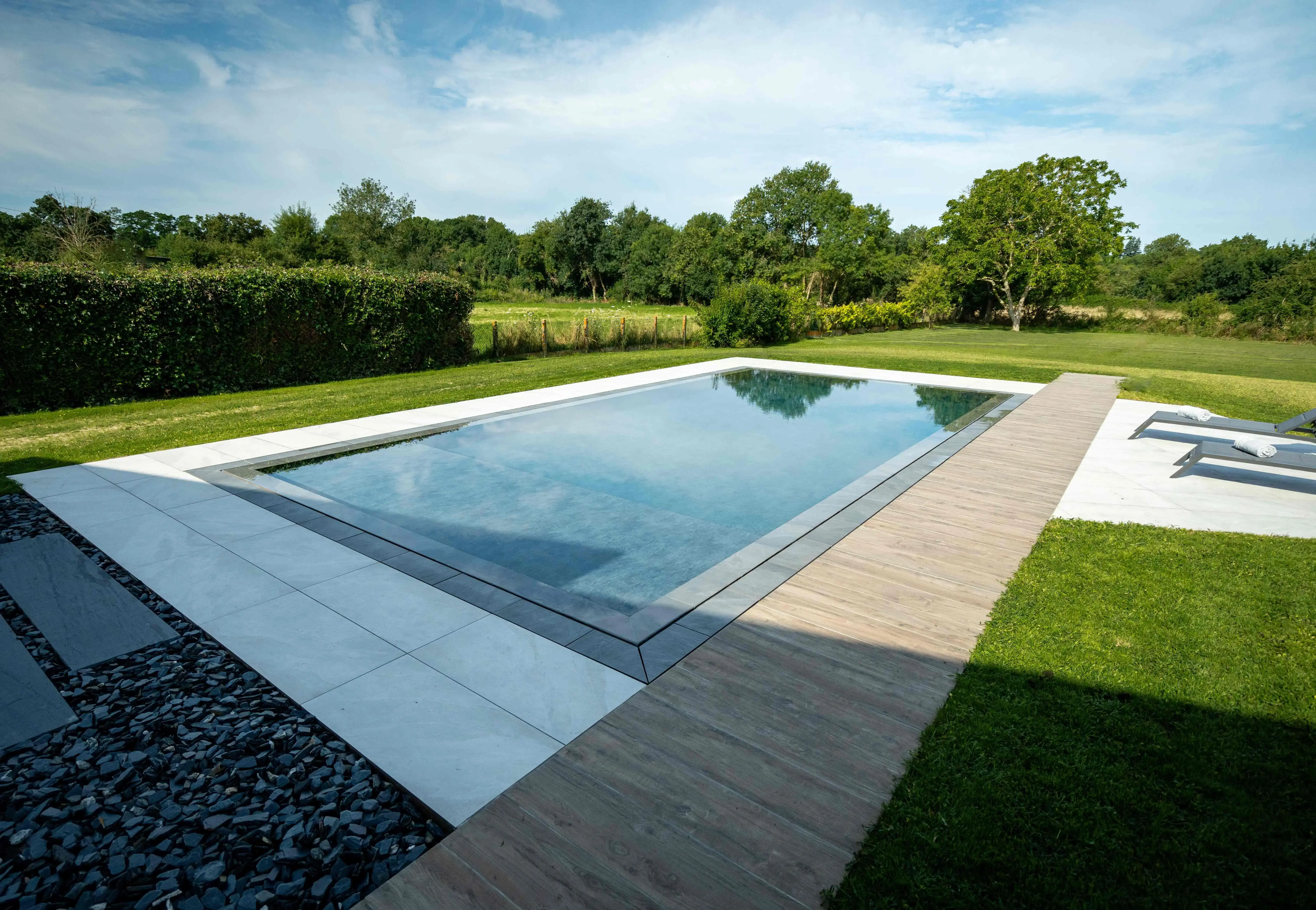 Piscine miroir & maison contemporaine Angers