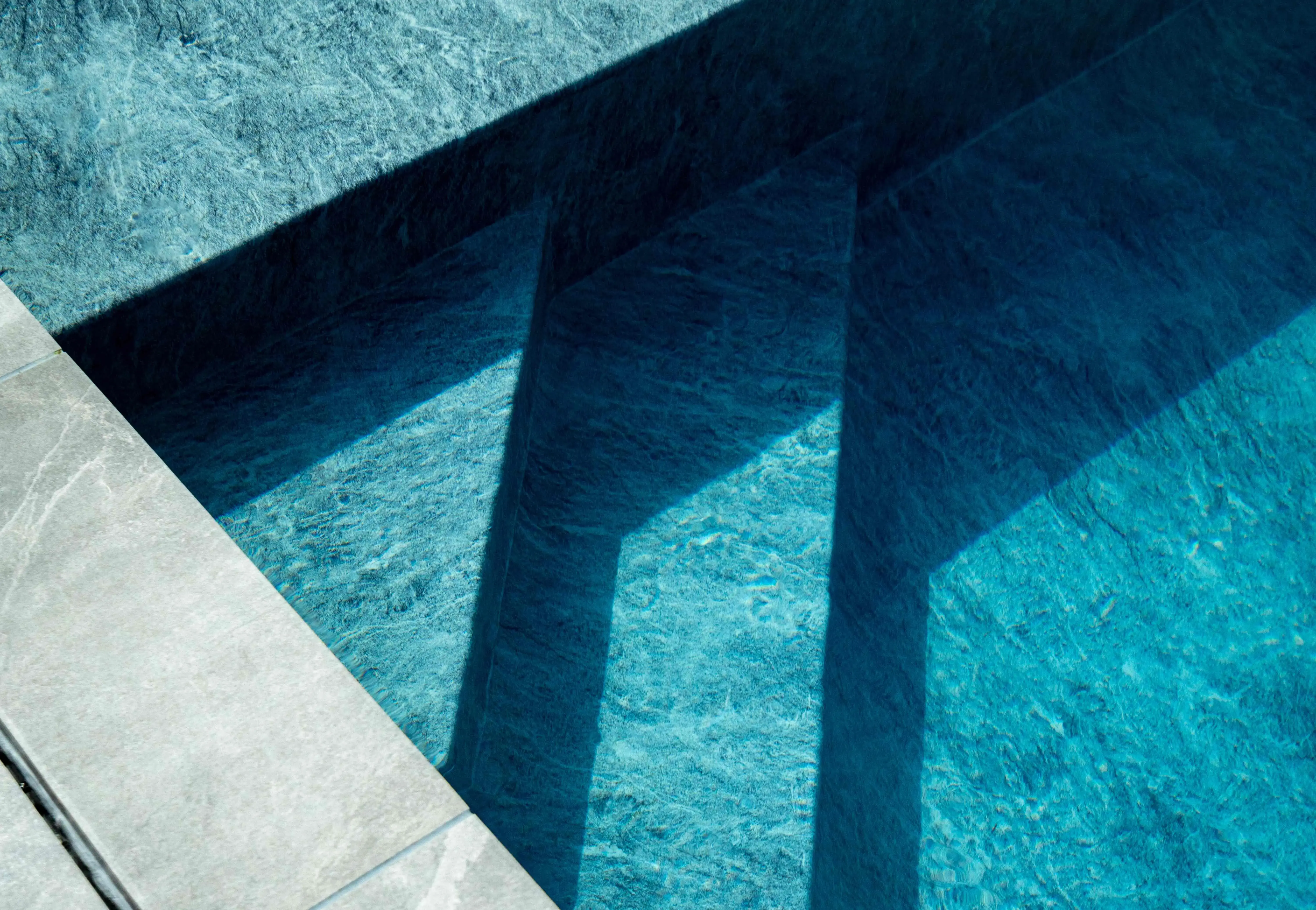 Piscine miroir & maison contemporaine Angers