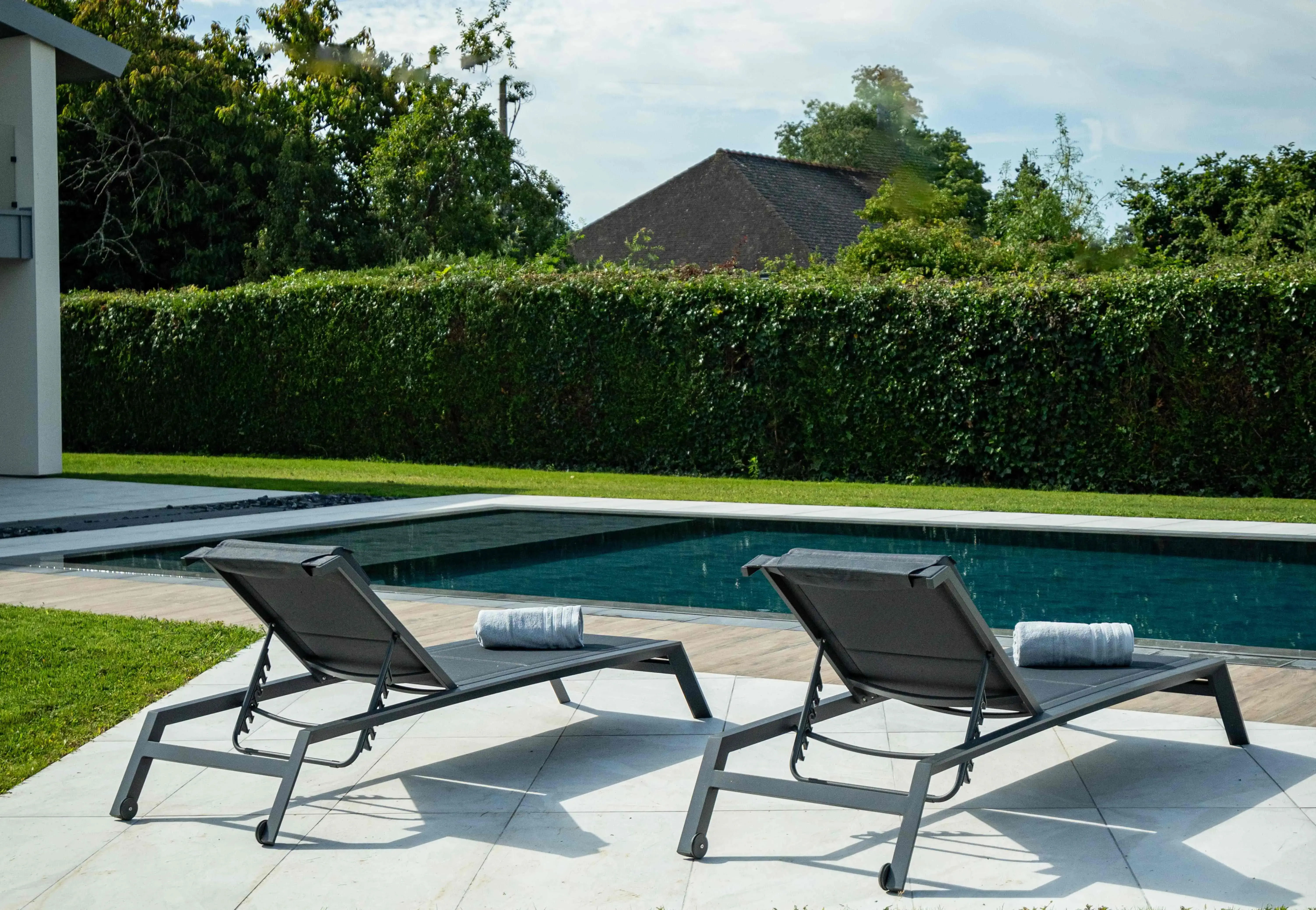 Piscine miroir & maison contemporaine Angers
