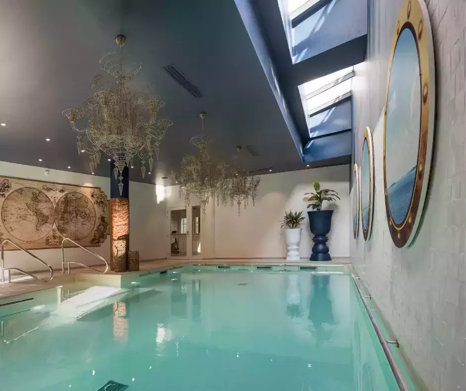 notre dernière réalisation : une magnifique piscine intérieure installée dans une maison de retraite de la région parisienne.